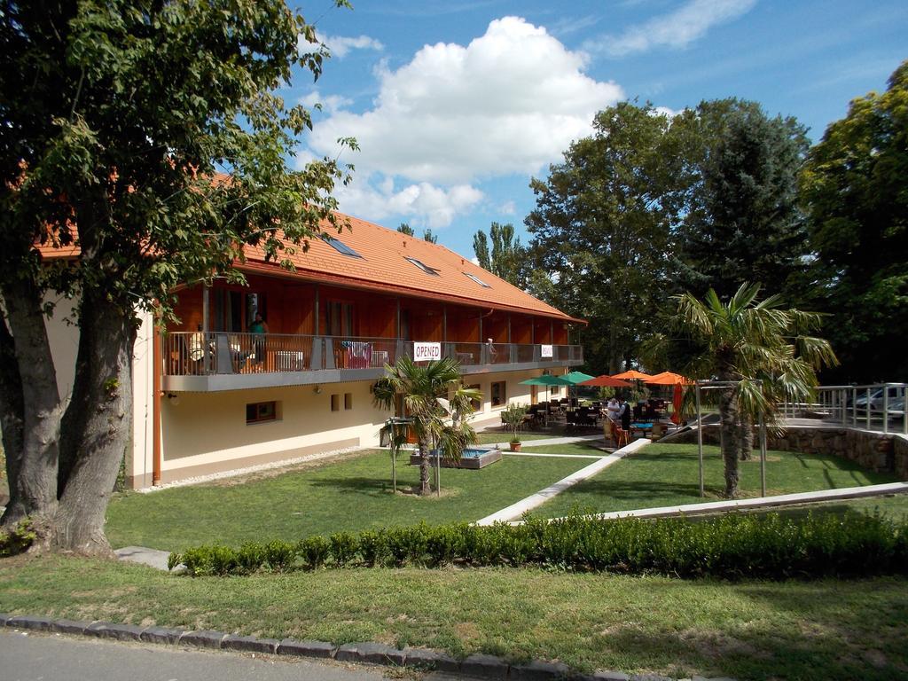 Hotel Halászkert Badacsony Badacsonytomaj Esterno foto