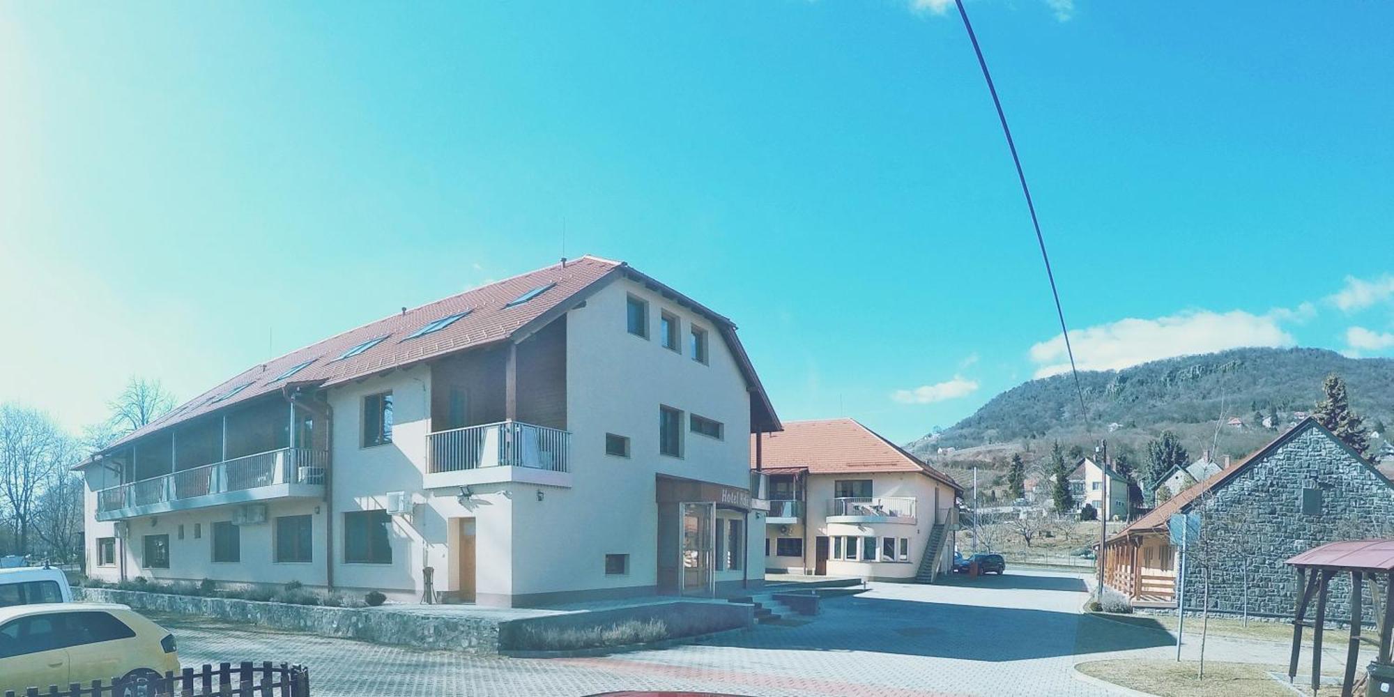 Hotel Halászkert Badacsony Badacsonytomaj Esterno foto