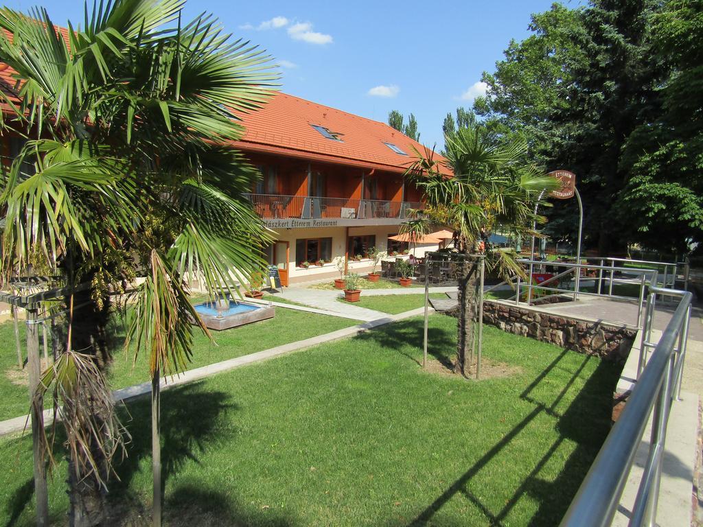 Hotel Halászkert Badacsony Badacsonytomaj Esterno foto